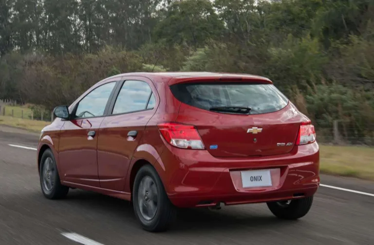 Chevrolet Onix Joy 2017 é destaque entre usados por eficiência e manutenção acessível