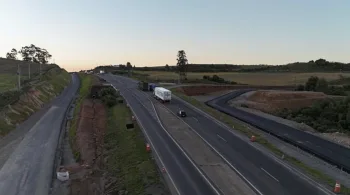 A CCR ViaSul começou obras de um novo viaduto no km 251 da BR-386, em Soledade (RS). O acesso à RS-332 foi alterado com desvios para manter o fluxo em ambos os sentidos.