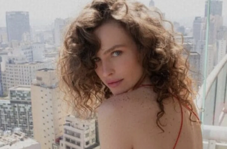 Maidê Mahl retoma movimentos com exoesqueleto e se comunica por escrita; saiba detalhes