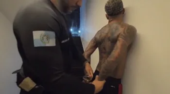 Na zona oeste do Rio, MC Poze do Rodo foi preso pela Polícia Civil que afirma que suas apresentações em comunidades seriam realizadas com o apoio de traficantes armados, reforçando a narcocultura - Divulgação/Polícia Civil do Rio de Janeiro