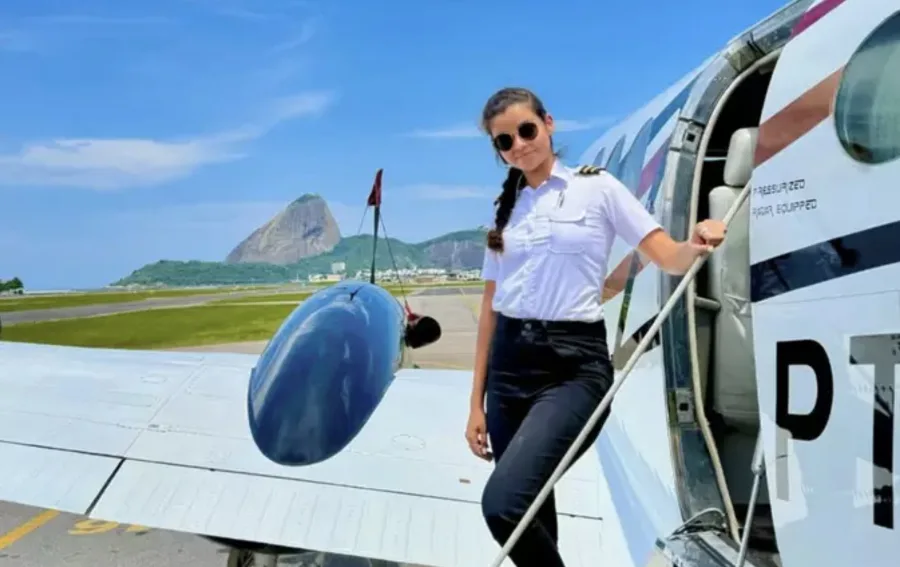 Pilota conta como foi: Falha no trem de pouso do avião de Lívia Andrade exigiu manobra manual de emergência