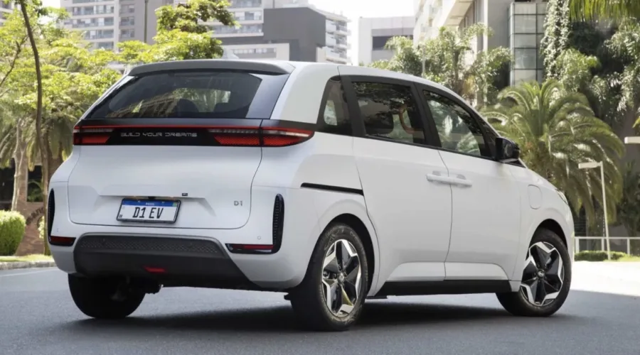 Pensado para uso urbano e com motorização elétrica, o D1 oferece 136 cv e autonomia de 258 km, garantindo economia de combustível e menor custo de operação.