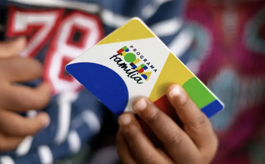 A instabilidade nos sistemas de pagamento do Bolsa Família tem gerado preocupação entre os beneficiários, com falhas visíveis nos aplicativos Caixa Tem e Portal Cidadão. Essas interrupções acontecem durante o processamento dos dados.