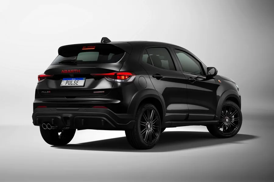 Entre os rivais, o Pulse Abarth se diferencia pela personalidade forte e sensação de exclusividade. Ele não busca ser racional, e sim entregar emoção genuína.