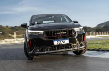Fiat Pulse Abarth 2026 estreia com novo visual, teto solar e modos de condução exclusivos