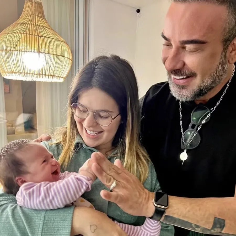 Viih Tube presenteia pai com Porsche de R$ 500 mil e encerra fase de afastamento familiar