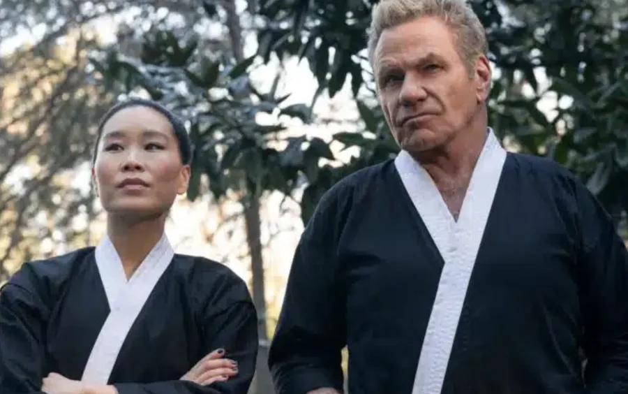 Atriz de Cobra Kai acusa Martin Kove de mordida e constrangimento em evento nos EUA