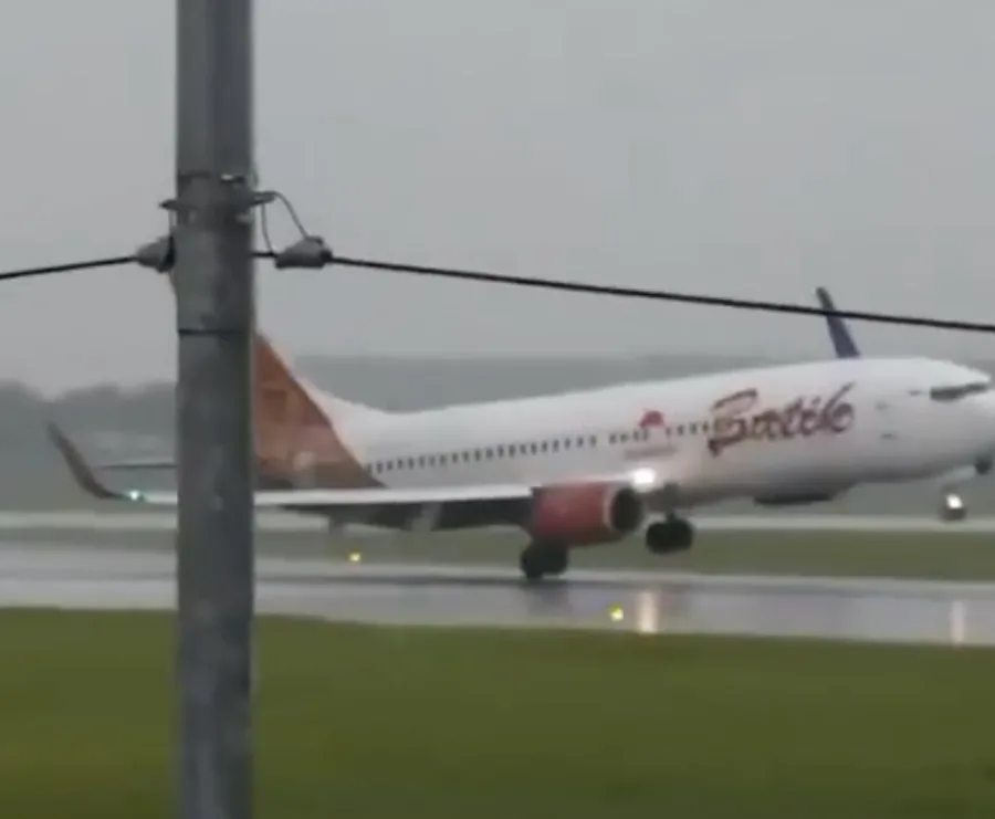 VÍDEO: Avião faz pouso “de lado” na Indonésia após rajada de vento de 46 km/h