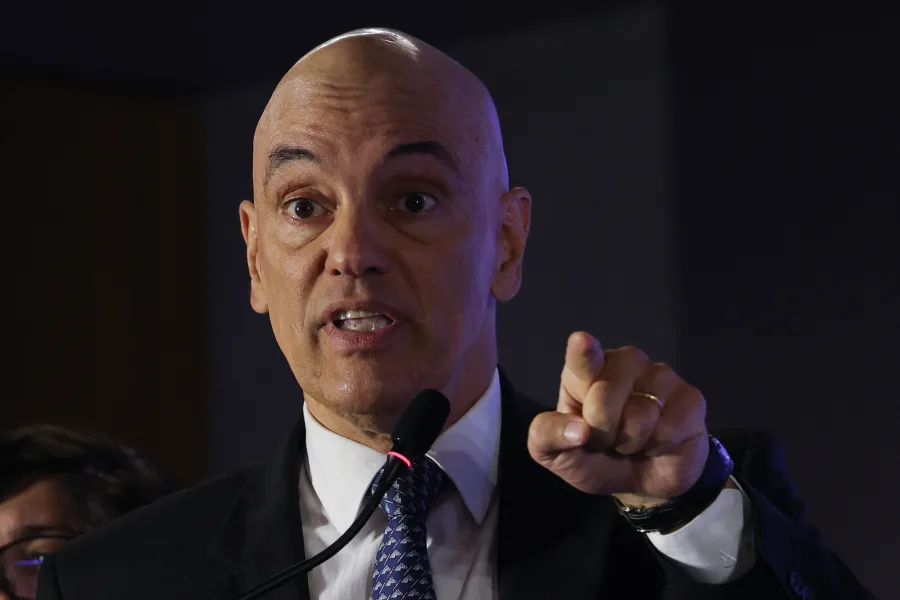 Moraes revoga domiciliar de idosas do 8/1 após descumprimento de regras