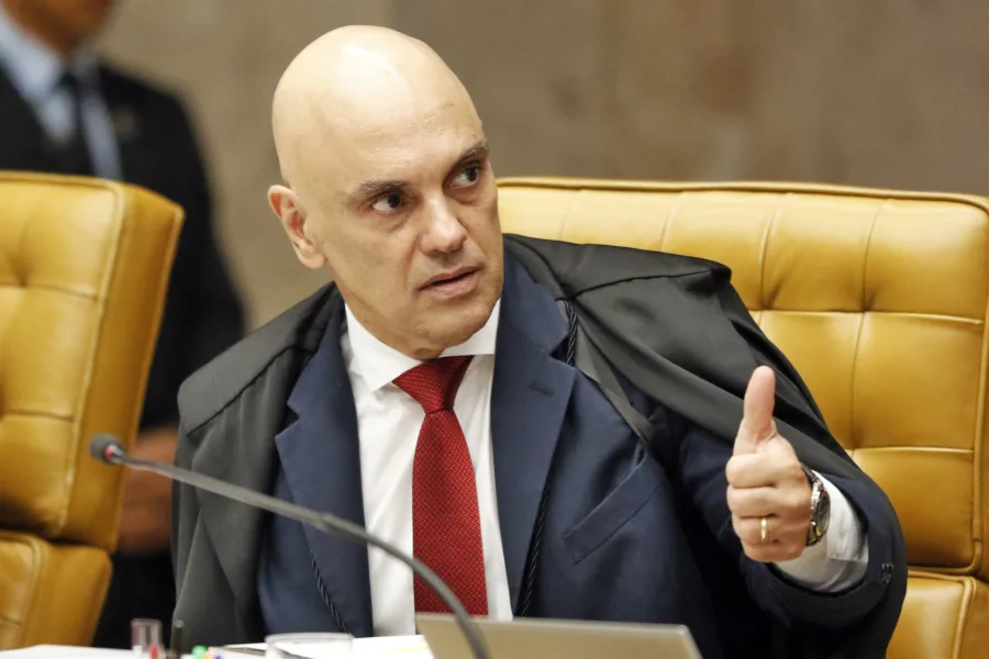Alexandre de Moraes decide manter aumento do IOF e surpreende setor financeiro