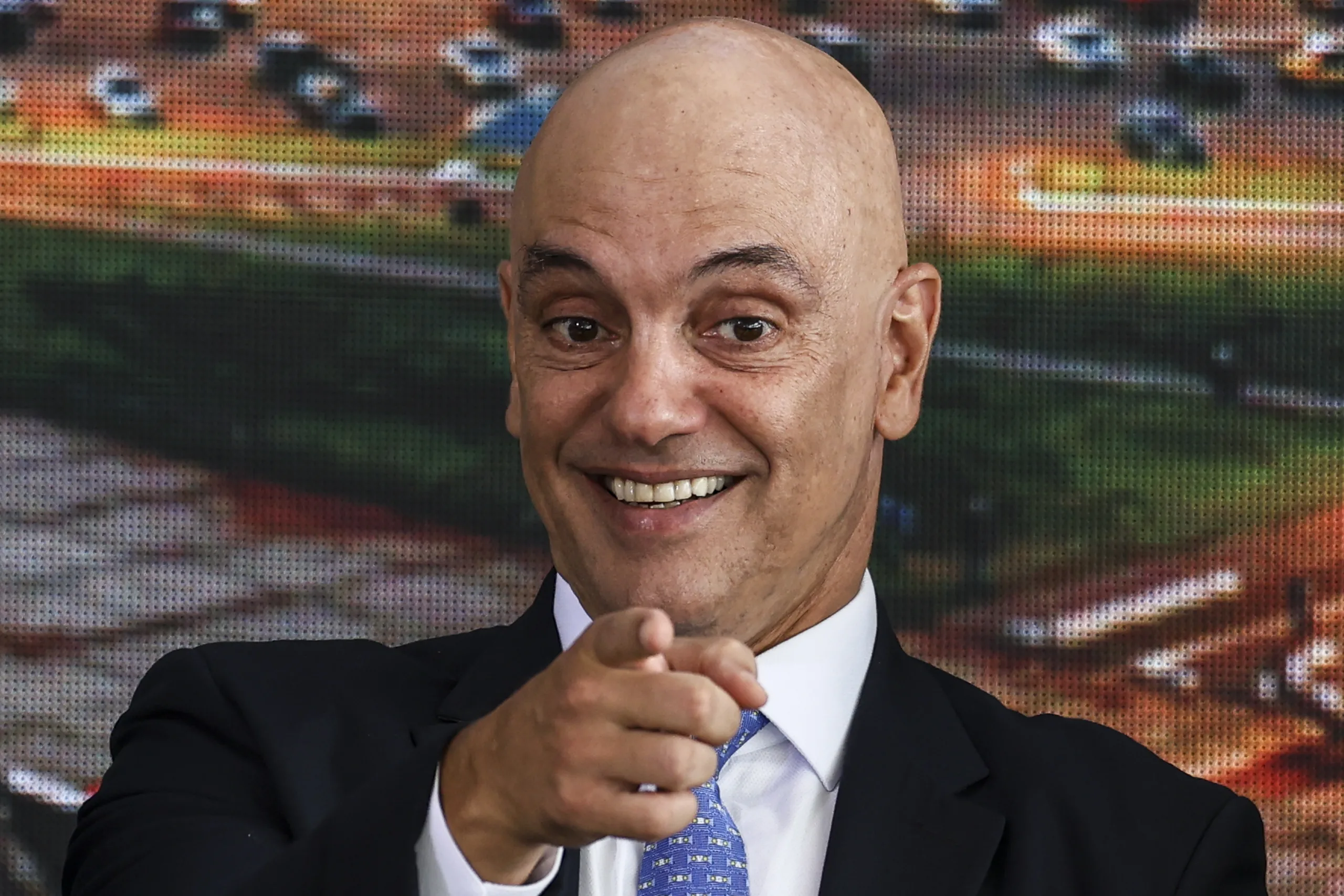 STF derrubou exigência da Prefeitura de São Paulo para motos por aplicativo, após impasse com Uber, saída da 99 e disputa sobre competência federal
