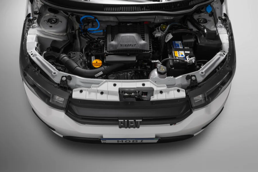 Com o motor 1.0 Firefly, o Mobi entrega até 75 cv e 105 Nm de torque com etanol, acelera melhor e consome menos que a geração anterior, tanto na cidade quanto na estrada.