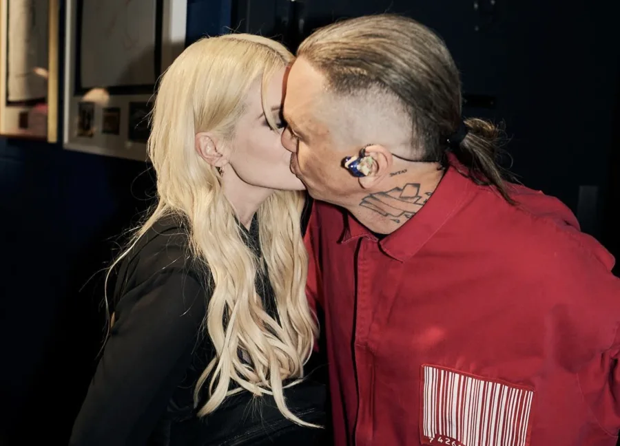 Sid Wilson pede Kelly Osbourne em casamento de durante show histórico de Ozzy Osbourne no Black Sabbath