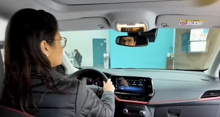 O interior traz nova central multimídia de 11" e painel digital de 8", ambos integrados e voltados para o motorista, além de console redesenhado.