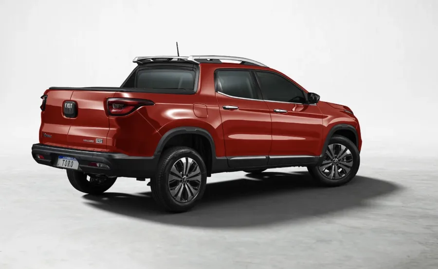 A Fiat iniciou a produção da nova Toro 2026 com mudanças visuais discretas, mas estratégicas. A picape média segue como aposta para manter liderança no segmento.