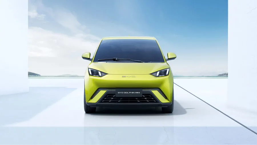 O BYD Dolphin Mini 2026 chega com mudanças importantes, incluindo cinco lugares e maior foco em tecnologia, mirando um público urbano cada vez mais exigente.