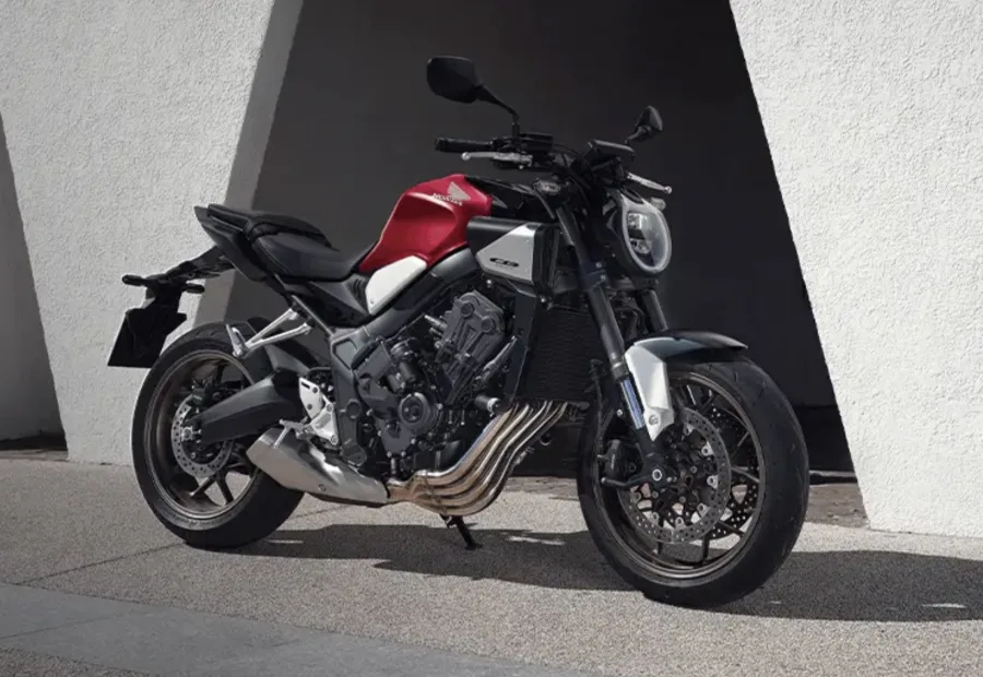 Honda CB 650R 2026 estreia embreagem automática E-Clutch e painel TFT