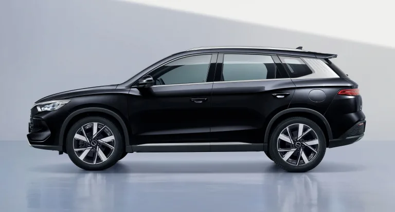 BYD Song Pro 2026 chega mais barato, perde autonomia elétrica e ganha pacote tecnológico avançado