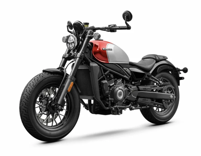 Moto chinesa CFMoto 450CL-C chega em 2026 com estilo custom e tecnologias inéditas