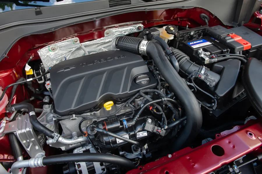 Com motor turbo e injeção direta, o SUV entrega dirigibilidade refinada, melhor consumo e respostas rápidas. Direção e suspensão foram recalibradas.