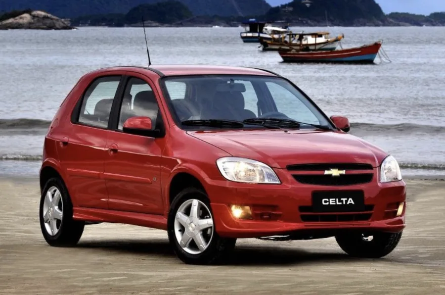 O Chevrolet Celta LS 1.0 2014 usado é um hatch compacto ideal para uso urbano, com motor VHCE flex de até 78 cv e torque de 9,7 kgfm a 5.200 rpm.