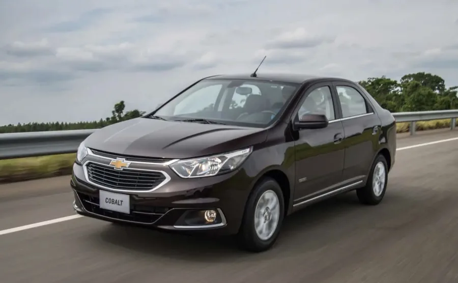 O Chevrolet Cobalt LTZ 2016 chama atenção pelo valor de R$ 54 mil na Fipe, reunindo conforto, espaço e robustez acima de sedãs compactos comuns.
