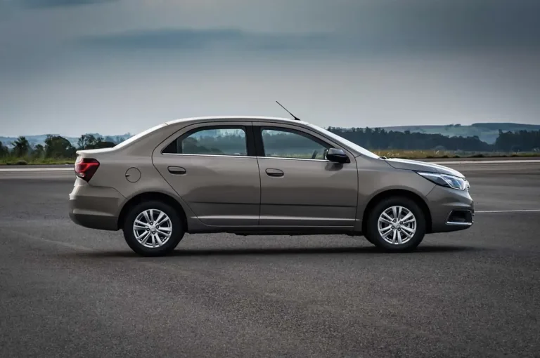 Chevrolet Cobalt LTZ 2016 usado oferece espaço de sedã médio por menos de R$ 55 mil