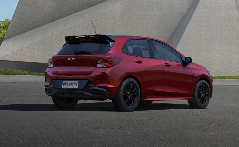 Chevrolet Onix 2026 chega com cara nova, interior turbinado e preços revistos