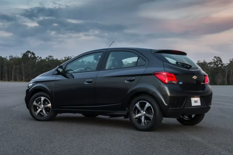 Chevrolet Onix LTZ 1.4 2016 usado combina desempenho, consumo equilibrado e praticidade no dia a dia