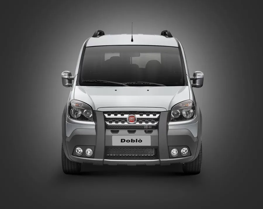 A Doblò Adventure 2020 usado é voltado para famílias e negócios que buscam versatilidade. O motor 1.8 flex entrega até 132 cv e torque de 18,9 kgfm.