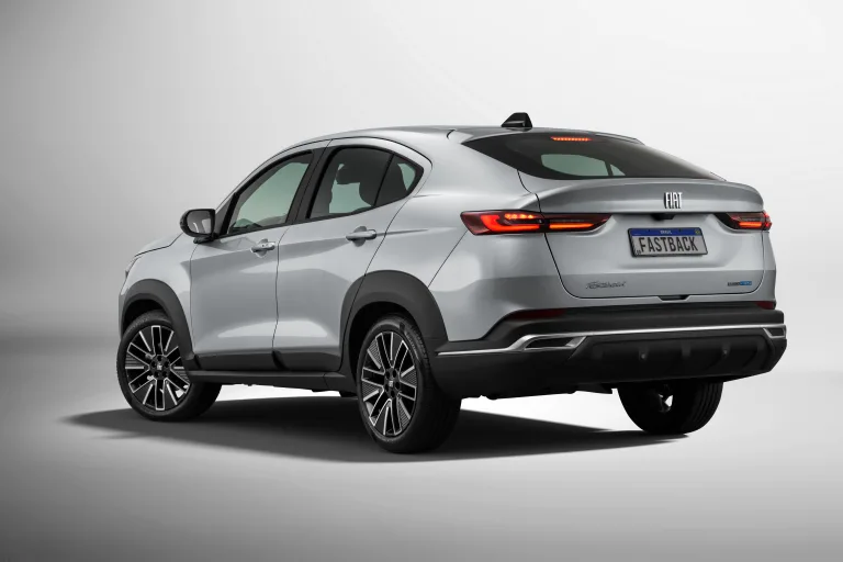 Fiat Fastback 2026 chega híbrido, ganha visual renovado e benefícios fiscais exclusivos