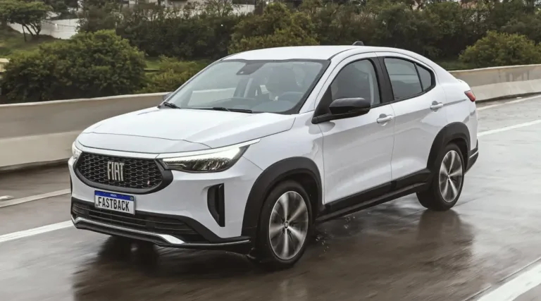 Fiat Fastback Audace Hybrid 2026 chega ao Brasil com motor turbo, tecnologia híbrida leve e porta-malas de 516 litros