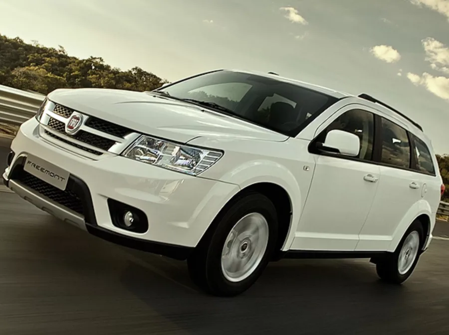 O Fiat Freemont Emotion 2016 traz motor 2.4 de 172 cv e torque de 22,4 kgfm, garantindo força para o dia a dia e desempenho equilibrado para um SUV médio usado.