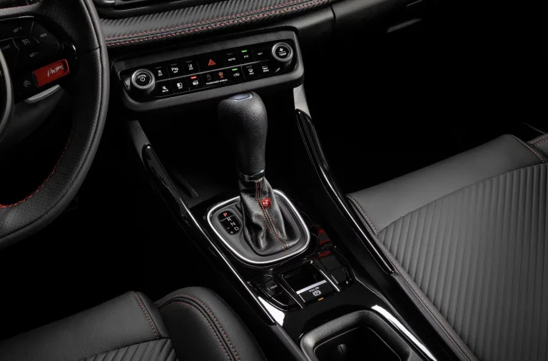 Pulse Abarth 2026: câmbio automático Aisin de 6 marchas