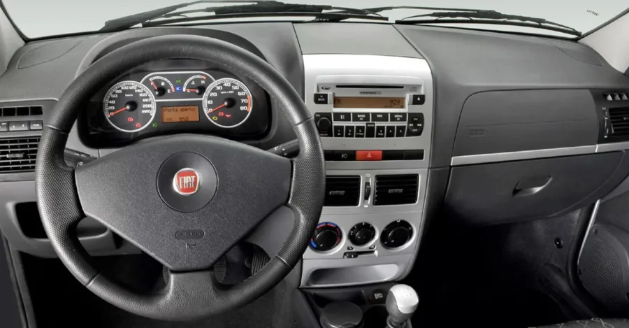 Apesar do conforto simples e segurança limitada, a Strada Trekking 2012 continua valorizada pelo custo-benefício e robustez, sendo prática e econômica.