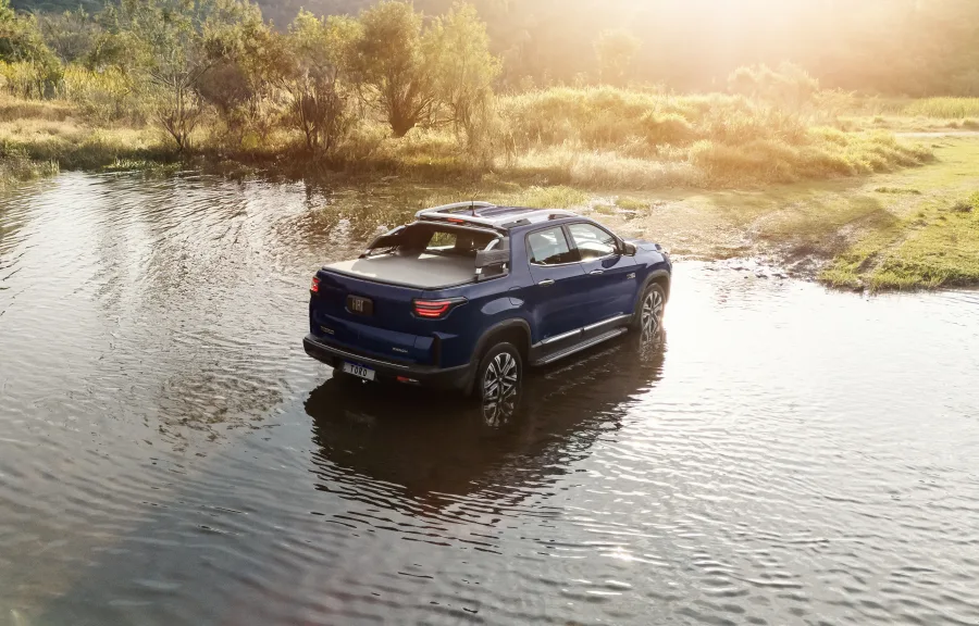 A Fiat Toro Ranch 2026 tem caçamba de 937 litros, ideal para quem usa no trabalho ou no lazer, transportando cargas, ferramentas e bagagens com versatilidade e segurança.