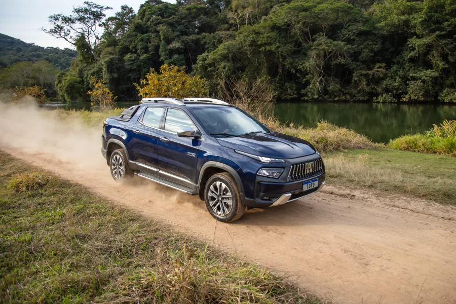 A Fiat Toro Ranch 2026 é uma picape que combina motor 2.2 turbodiesel de 200 cv, câmbio automático de 9 marchas e tração 4x4, ideal para quem busca força e sofisticação.