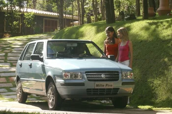 Fiat Uno Mille Fire 1.0 2004 4 portas: Ficha técnica, preço e fotos; hatch se mantém como opção econômica e robusta para quem busca carro usado confiável