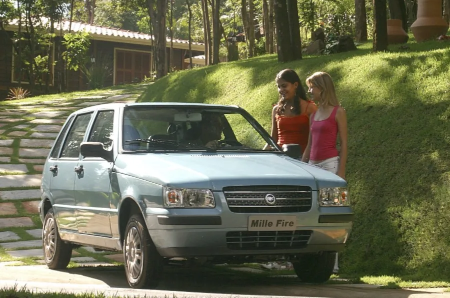 Fiat Uno Mille Fire 1.0 2004 4 portas: Ficha técnica, preço e fotos; hatch se mantém como opção econômica e robusta para quem busca carro usado confiável