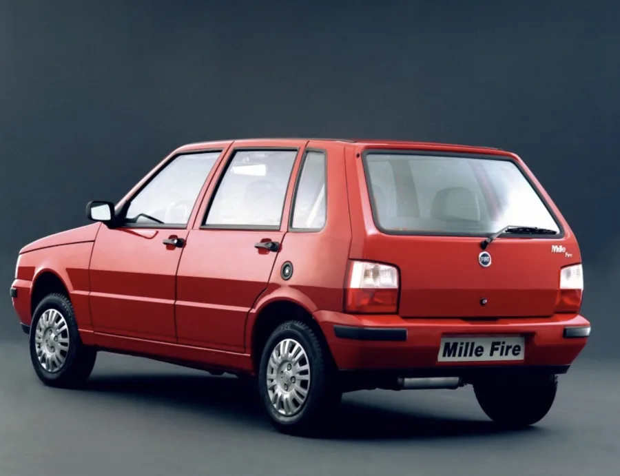 O consumo médio urbano é de 11 km/l, chegando a 15 km/l na estrada. Com tanque de 50 litros, sua autonomia passa de 700 km em rodovias.