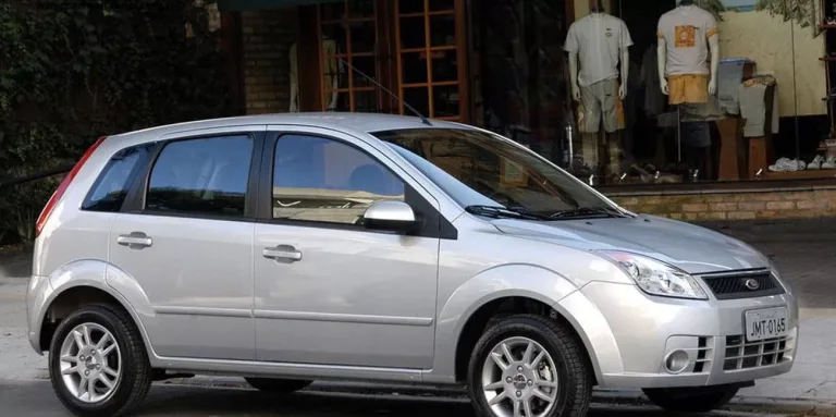 Ford Fiesta 1.0 2010 segue como usado econômico e prático para o dia a dia urbano