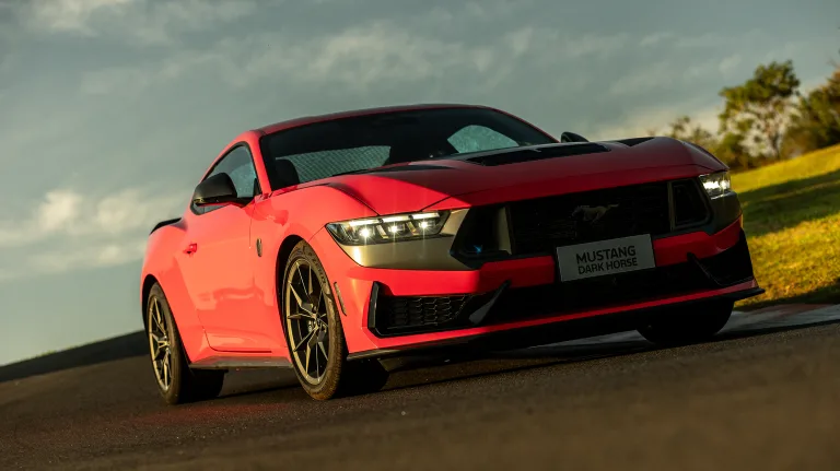 Ford Mustang Dark Horse chega ao Brasil com 507 cv e preço de R$ 649 mil, sendo o mais potente da história do modelo