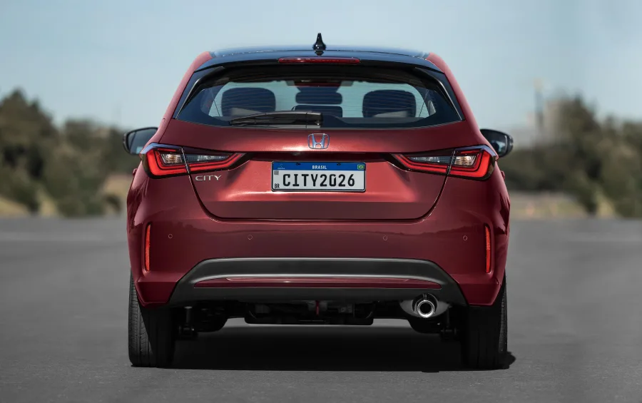 A versão inclui motor 1.5 aspirado com injeção direta, câmbio CVT com Paddle Shift e Step Shift, oferecendo condução mais esportiva e eficiente, sem abrir mão do conforto no dia a dia.