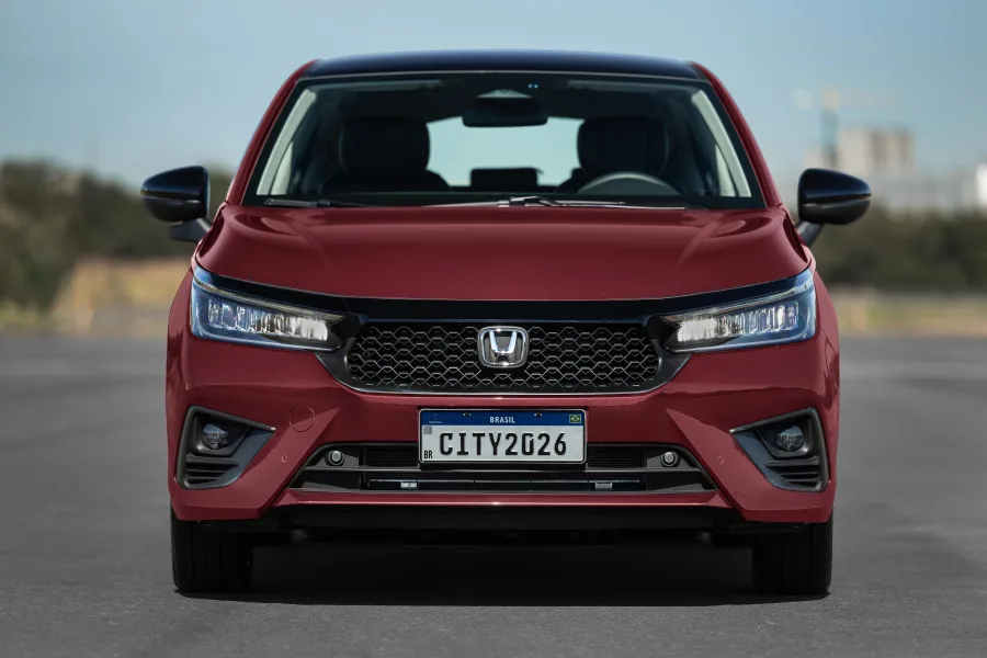 O City Hatchback Touring Sport chega como topo de linha da Honda, trazendo design diferenciado com detalhes em preto brilhante, cor exclusiva Vermelho Supernova e itens de série inéditos no segmento.