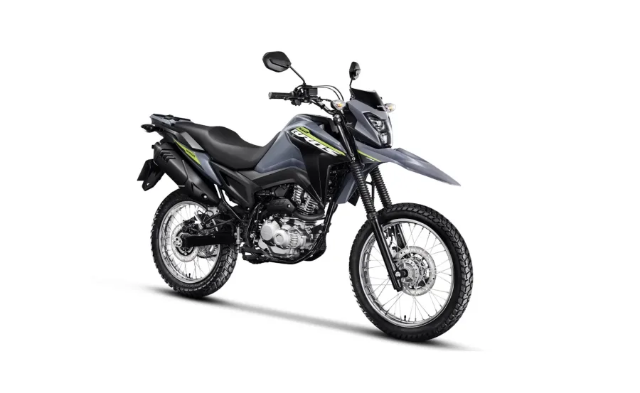 As versões CBS e ABS seguem como principais opções. A CBS traz freios combinados, enquanto a ABS conta com antitravamento na roda dianteira.