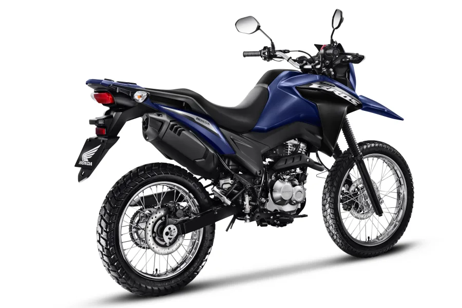 A novidade da linha 2026 é voltada para quem busca discrição sem abrir mão da robustez, conforto e agilidade que consagraram a Bros nas ruas e estradas do país.