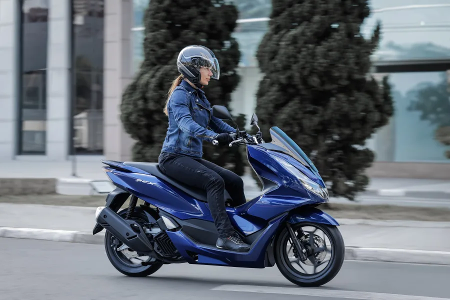 Honda PCX 2026 ganha novas cores e reforça liderança entre scooters
