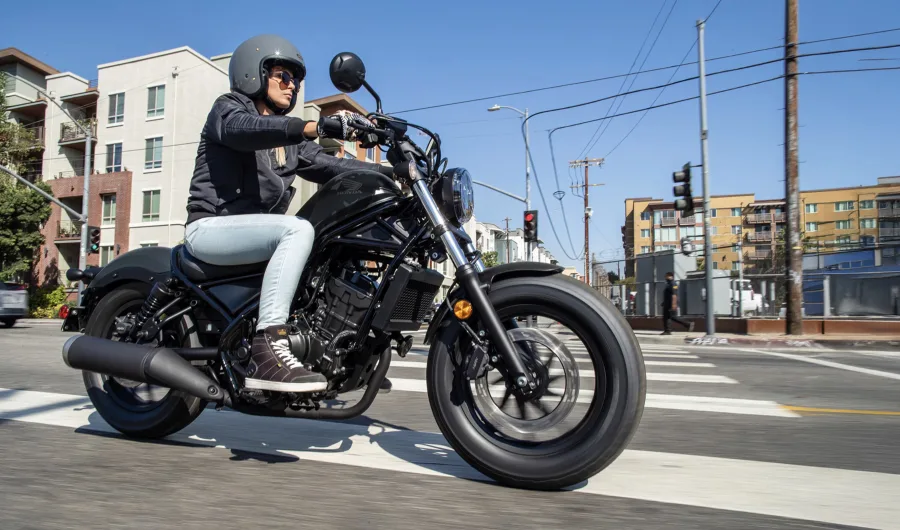 Honda Rebel 300 pode chegar ao Brasil com design arrojado e tecnologia avançada