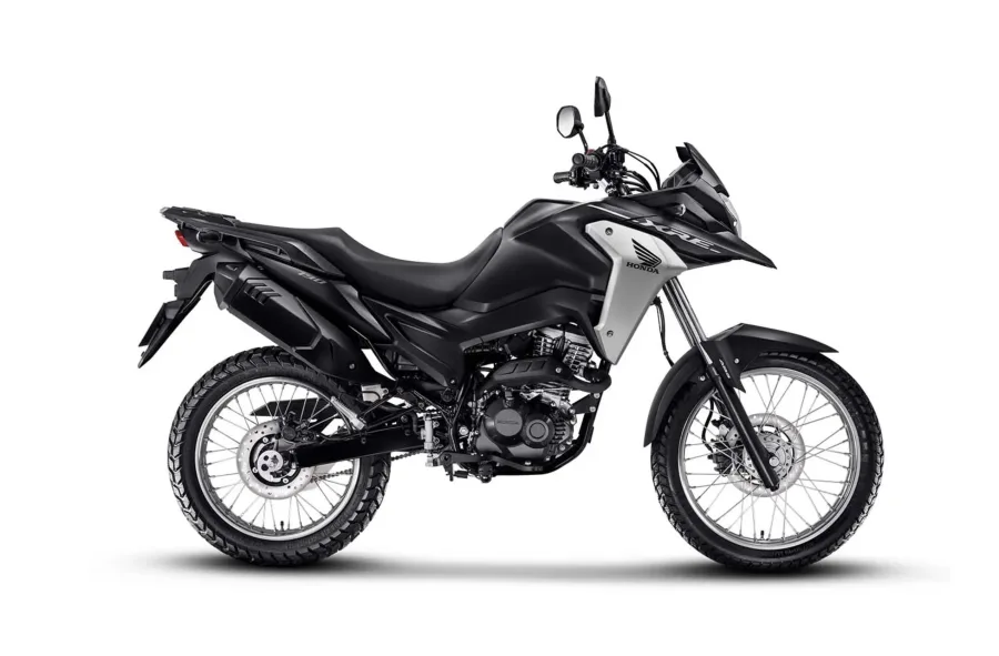 O motor monocilíndrico FlexOne de 184,4 cm³ segue equipando a moto, entregando até 16 cv e torque de 1,66 kgf.m, equilibrando potência e economia.