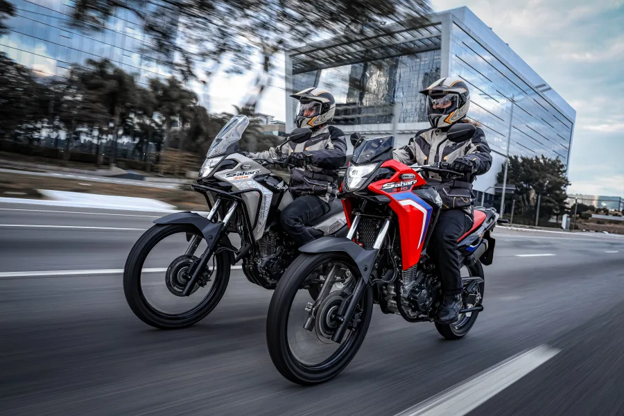 O motor monocilíndrico OHC de 25,2 cv e o câmbio de seis marchas continuam garantindo desempenho equilibrado, confiabilidade e bom consumo para o modelo.